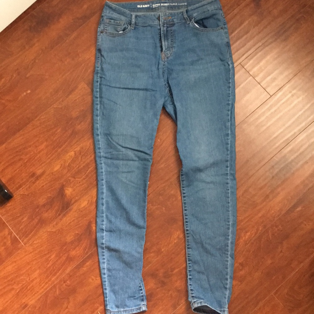 Mid-Rise Skinny Jean